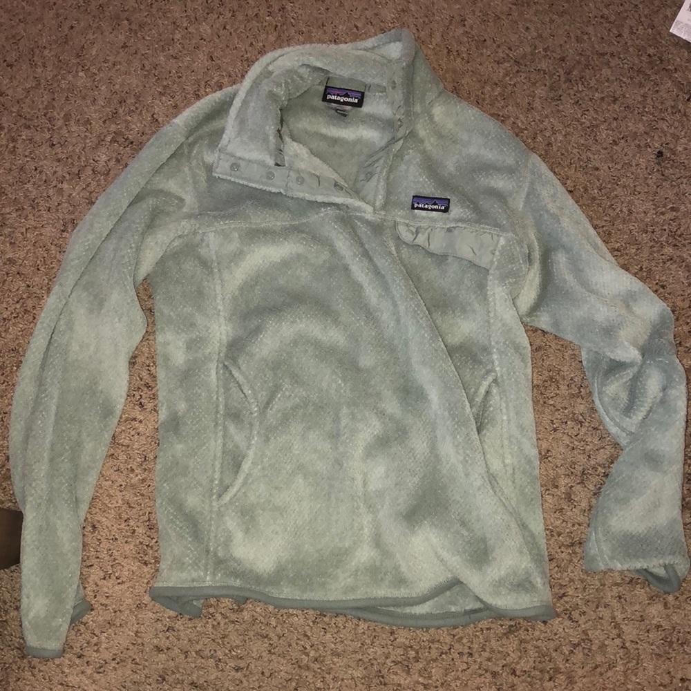 Patagonia women’s fuzzy sweatshirt